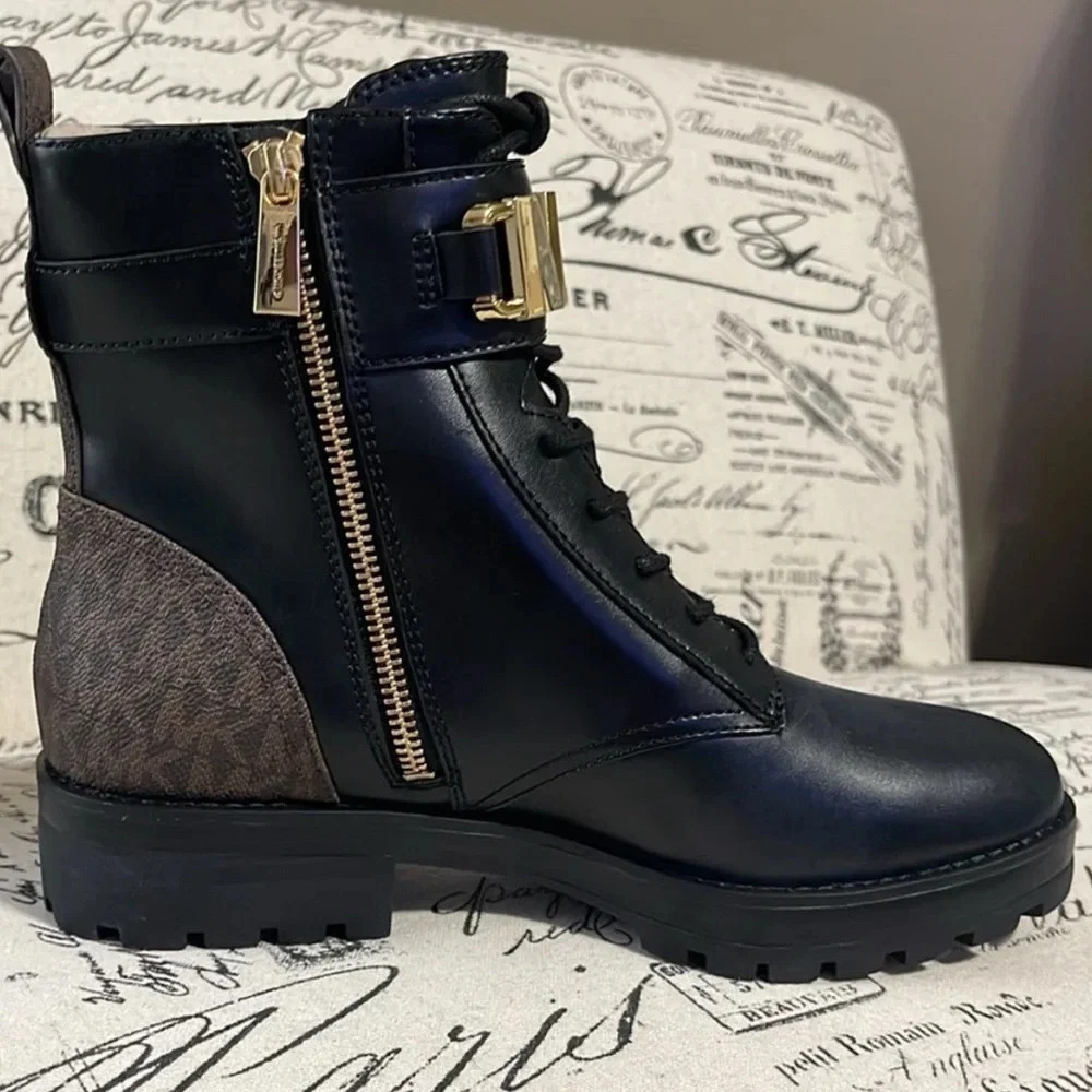 *Final Price* Michael Kors Reed Lace Up Boots black/brown gold logo NEW Size 7.5 - Picture 7 of 7